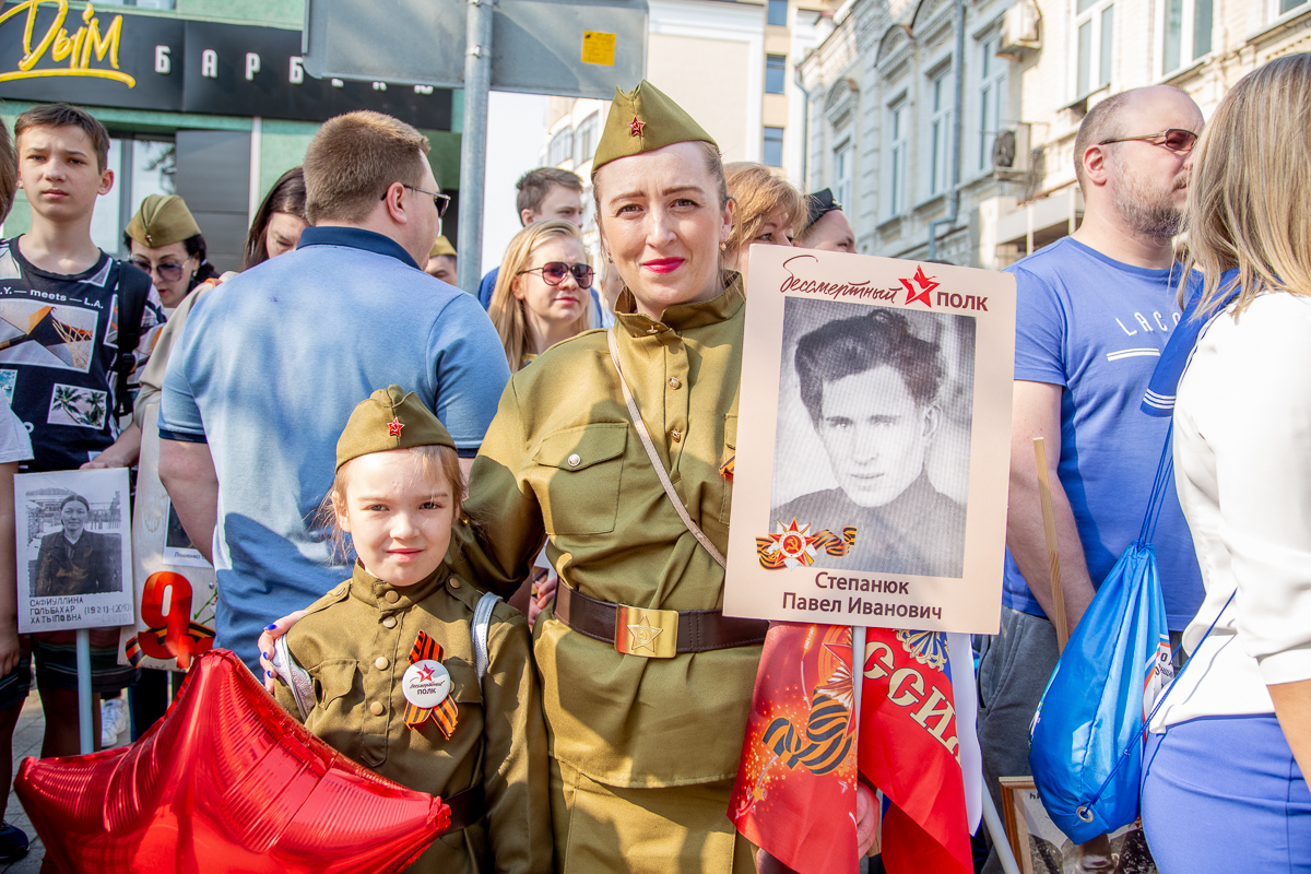 В «Бессмертный полк» встали 87 тысяч тюменцев