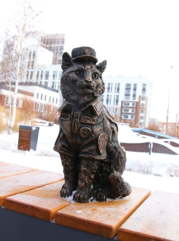 В Тюмени установили памятник коту Семену