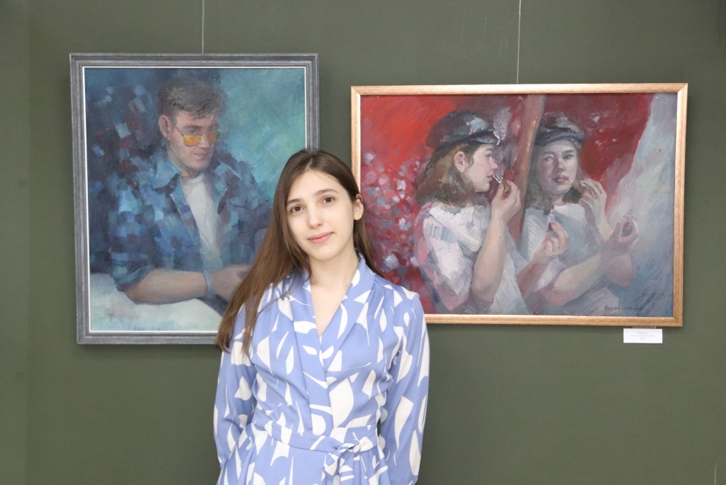 Тюменцев приглашают на персональную выставку местной художницы