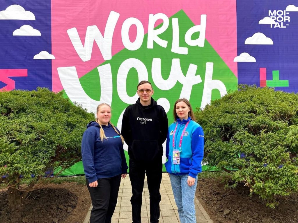 Более 50 тюменских волонтеров работают на Всемирном фестивале молодежи в Сочи волонтер2у3434567756453.jpg