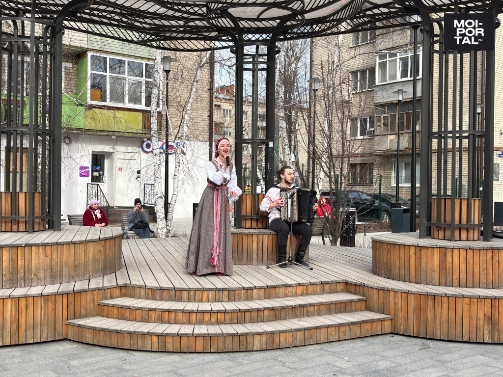 На улице Дзержинского прошел праздничный концерт Студвесны