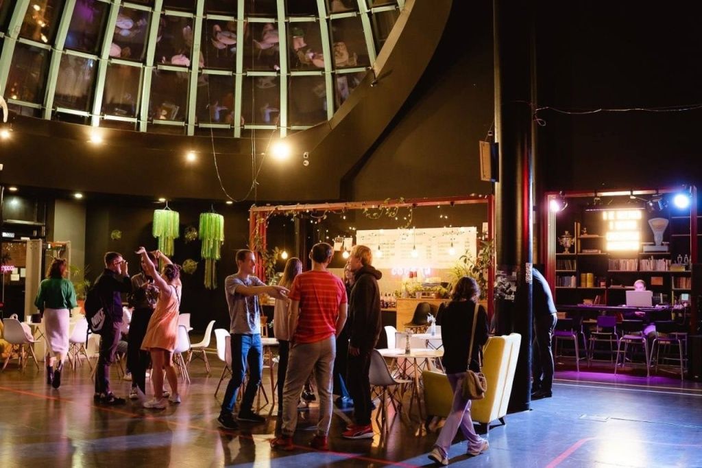 Тюменцы могут обменятся книгами на День всех влюбленных