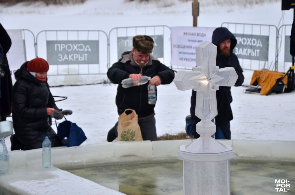 В Тюмени начались Крещенские купания В Тюмени начались Крещенские купания