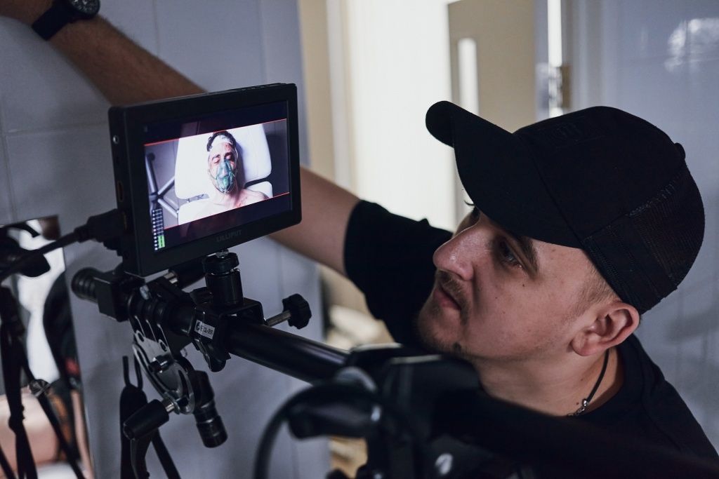 Тюменский режиссер и сценарист выпустил короткометражный фильм «Не спеши» hyJaXlN6mJ4.jpg