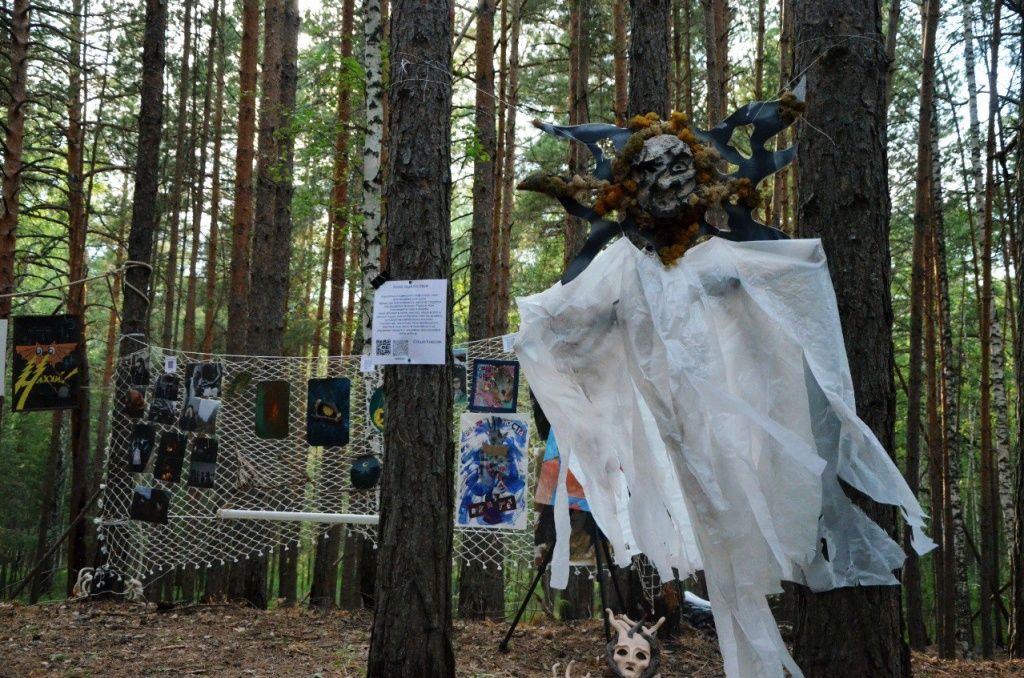 «Этот хаос вызывает очарование»: рассказываем про тюменский рейв-фестиваль «Топь» «Этот хаос вызывает очарование»: рассказываем про тюменский рейв-фестиваль «Топь»