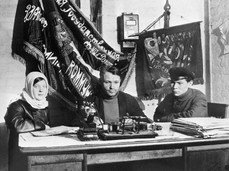 Комсомолу 100 лет: «Не расстанусь с Комсомолом – Буду вечно молодым!»