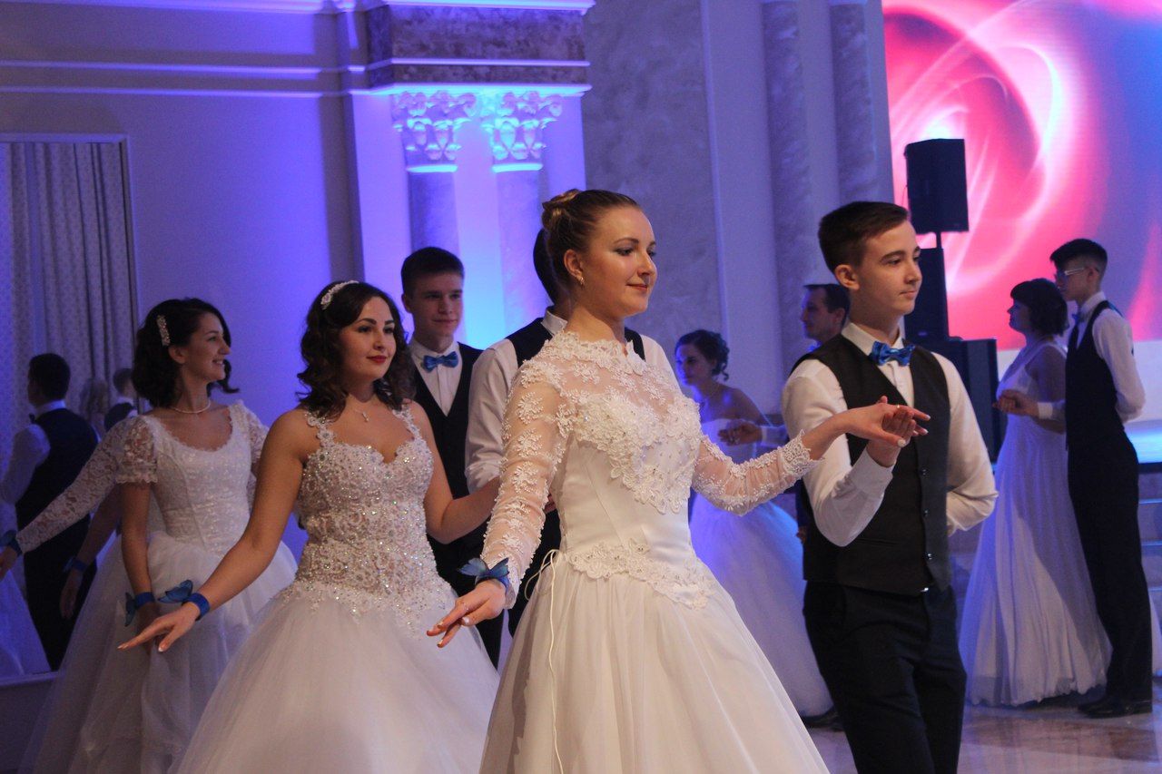 Тюменские педагоги готовятся выйти на паркет