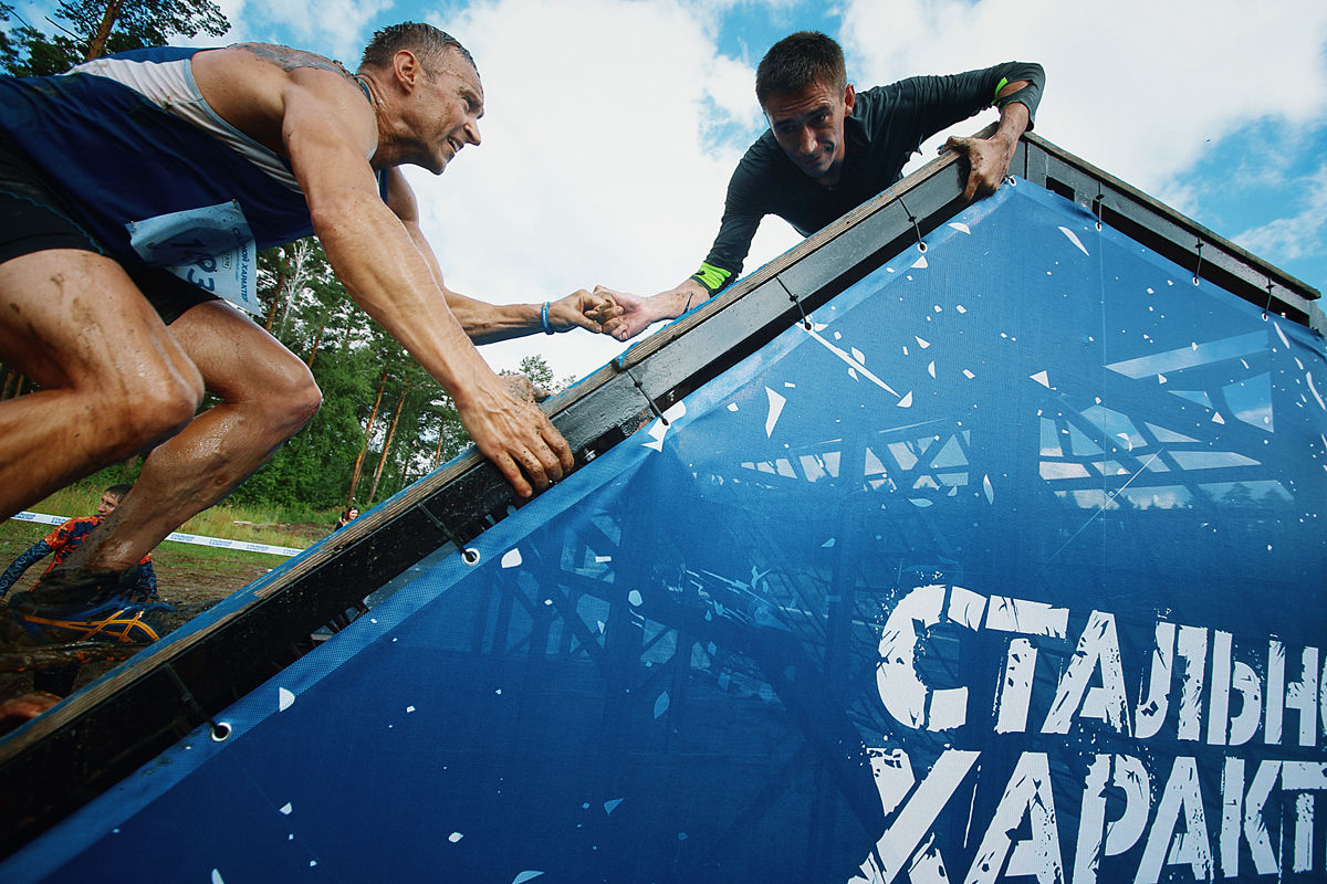 Больше 4000 экстремалов пробежали «Стальной характер» в Тюмени