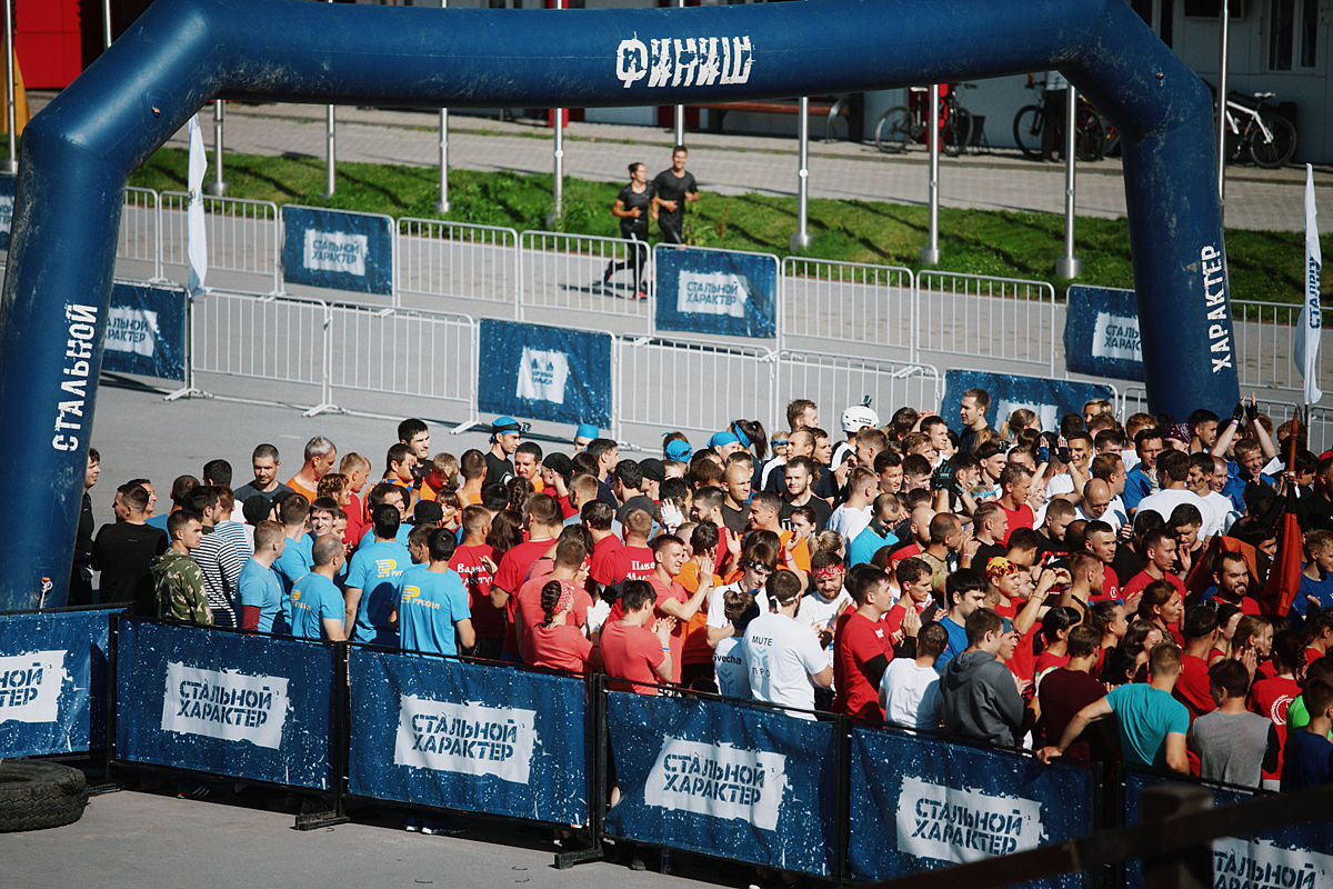 Больше 4000 экстремалов пробежали «Стальной характер» в Тюмени