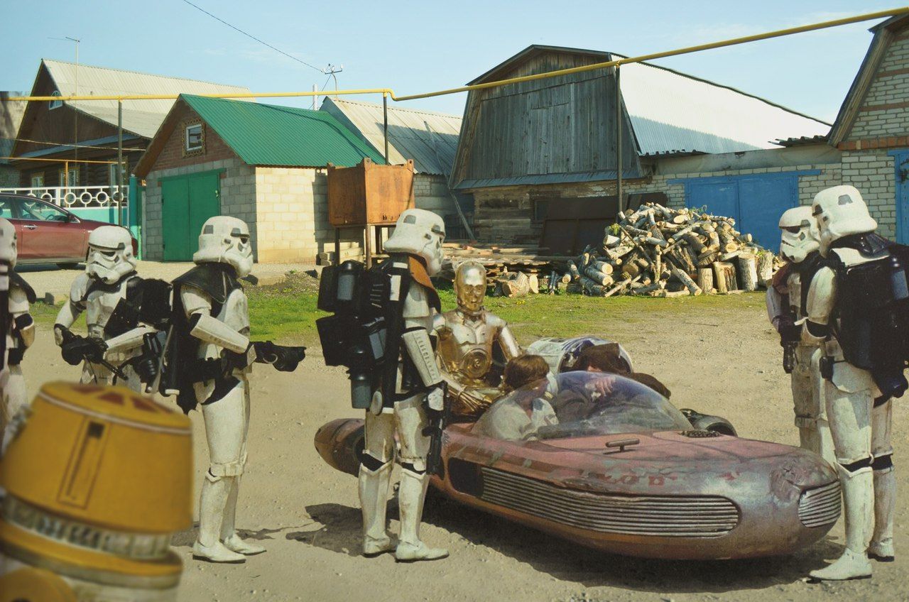 Дэдпул и жигули: культовые фильмы и русские реалии на одном фото MXD