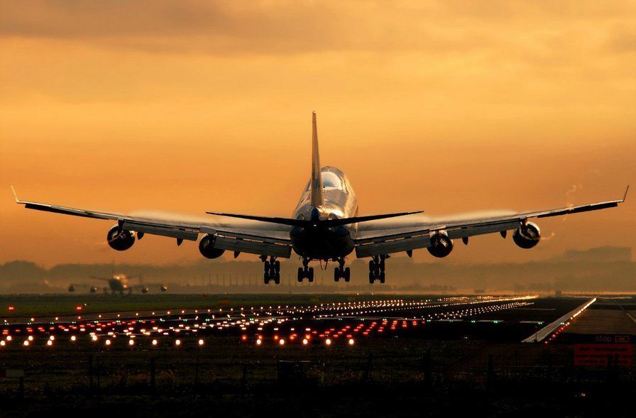 Аварийное приземление: в Рощино сел самолёт из Сургута